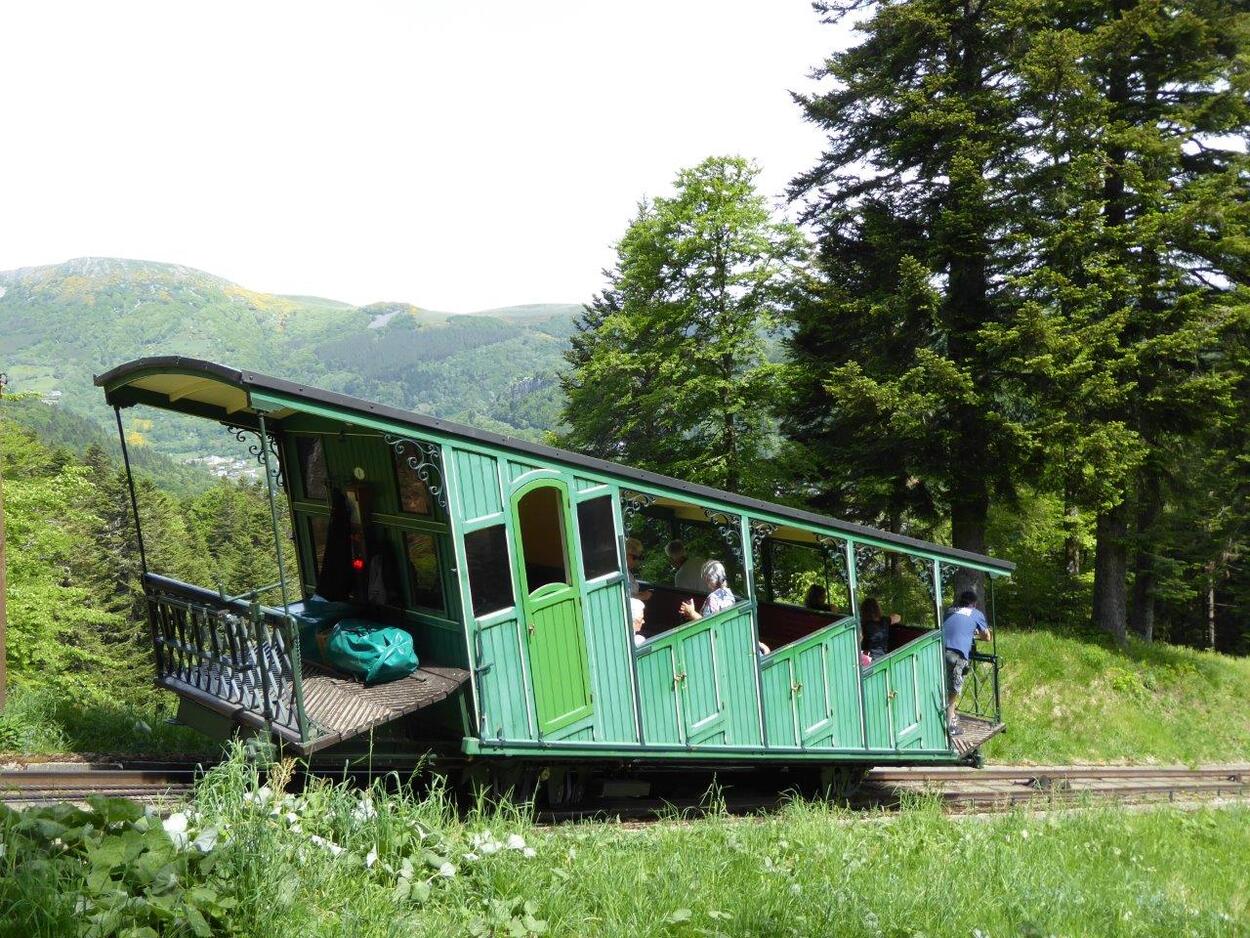 Frankreichs älteste elektrische Standseilbahn in Mont-Dore