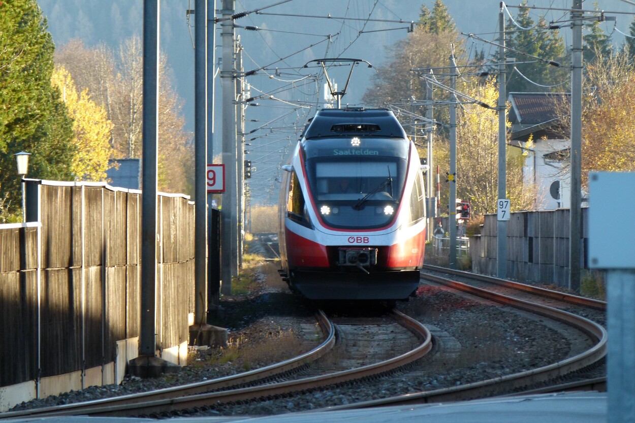An der Salzburg-Tiroler-Bahn in Zell am See / Tischlerhäusl