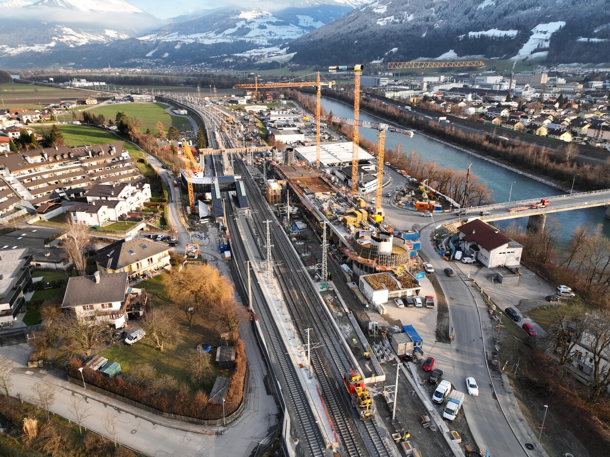 Neuer Bahnhof Fritzens-Wattens: Große Fortschritte über Nacht