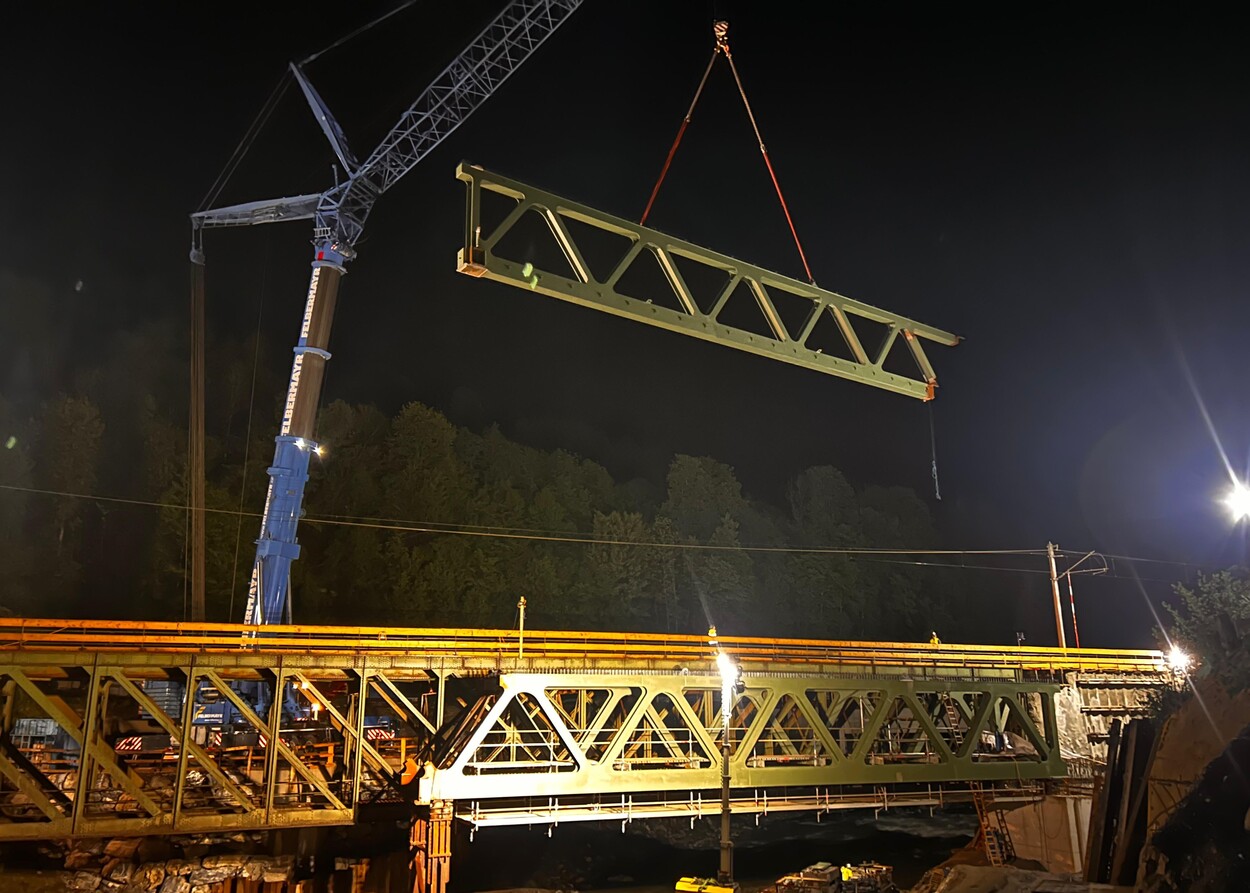 Einhub der Brückenteile in Eschenau