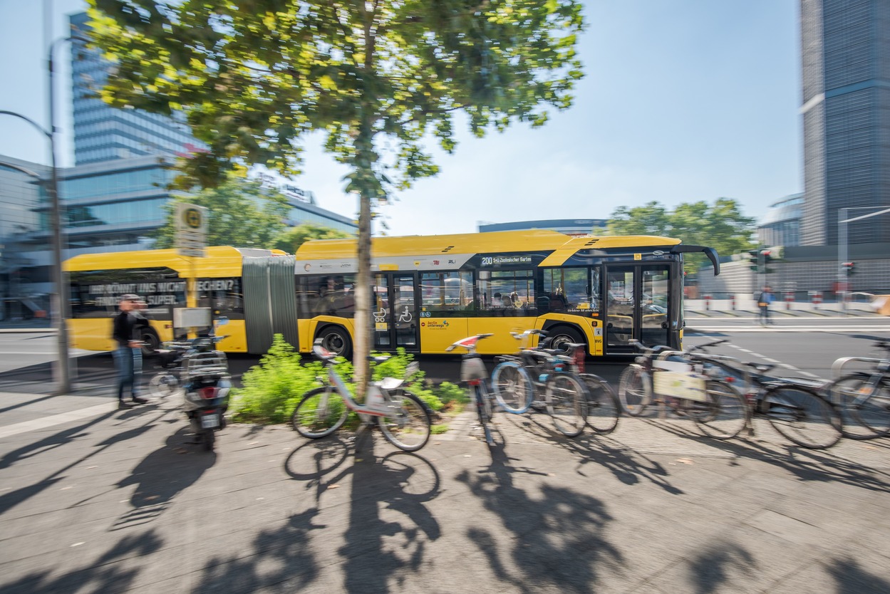BVG places another e-bus order: 270 articulated Solaris buses!